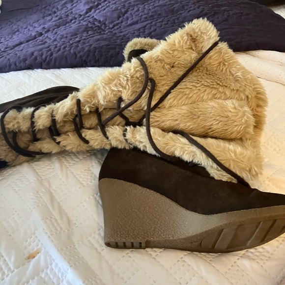 Nine West dark brown suede and fur tie up boots. - Picture 4 of 6